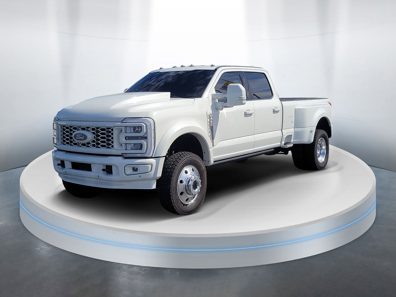 2023 Ford F-450 Super Duty Lariat's photo