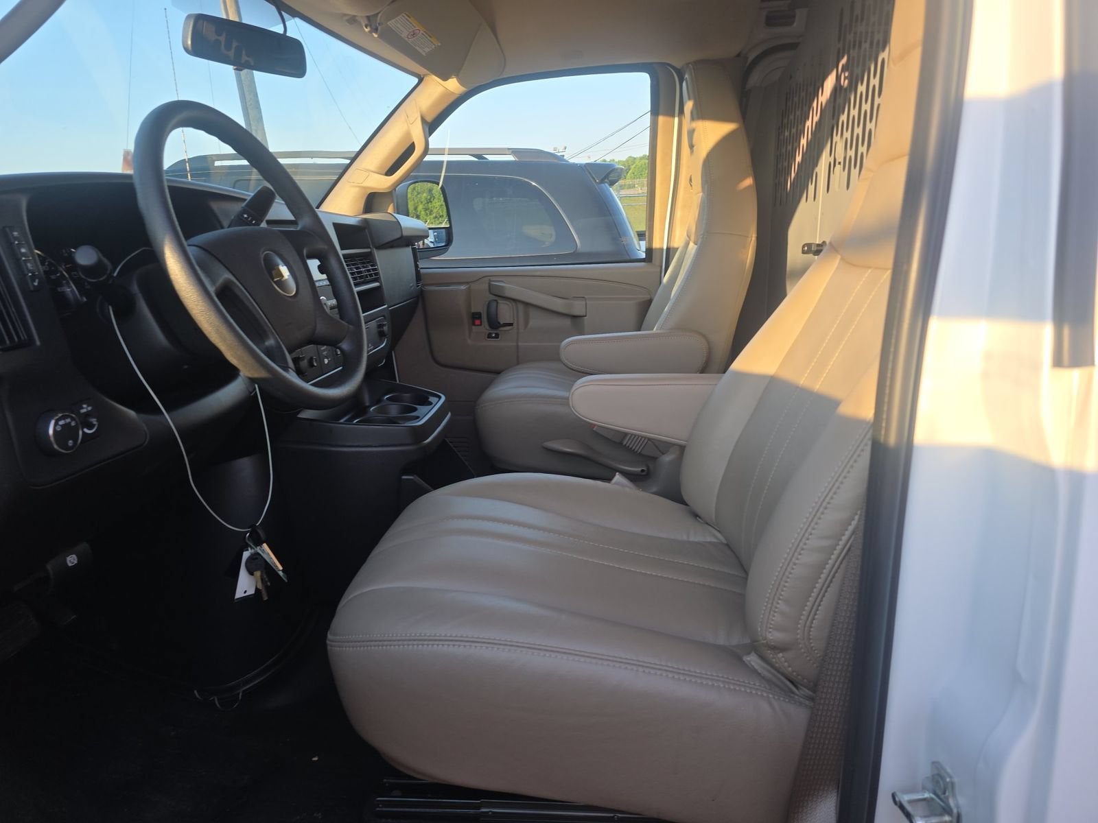 2025 Chevrolet Express Cargo WT
