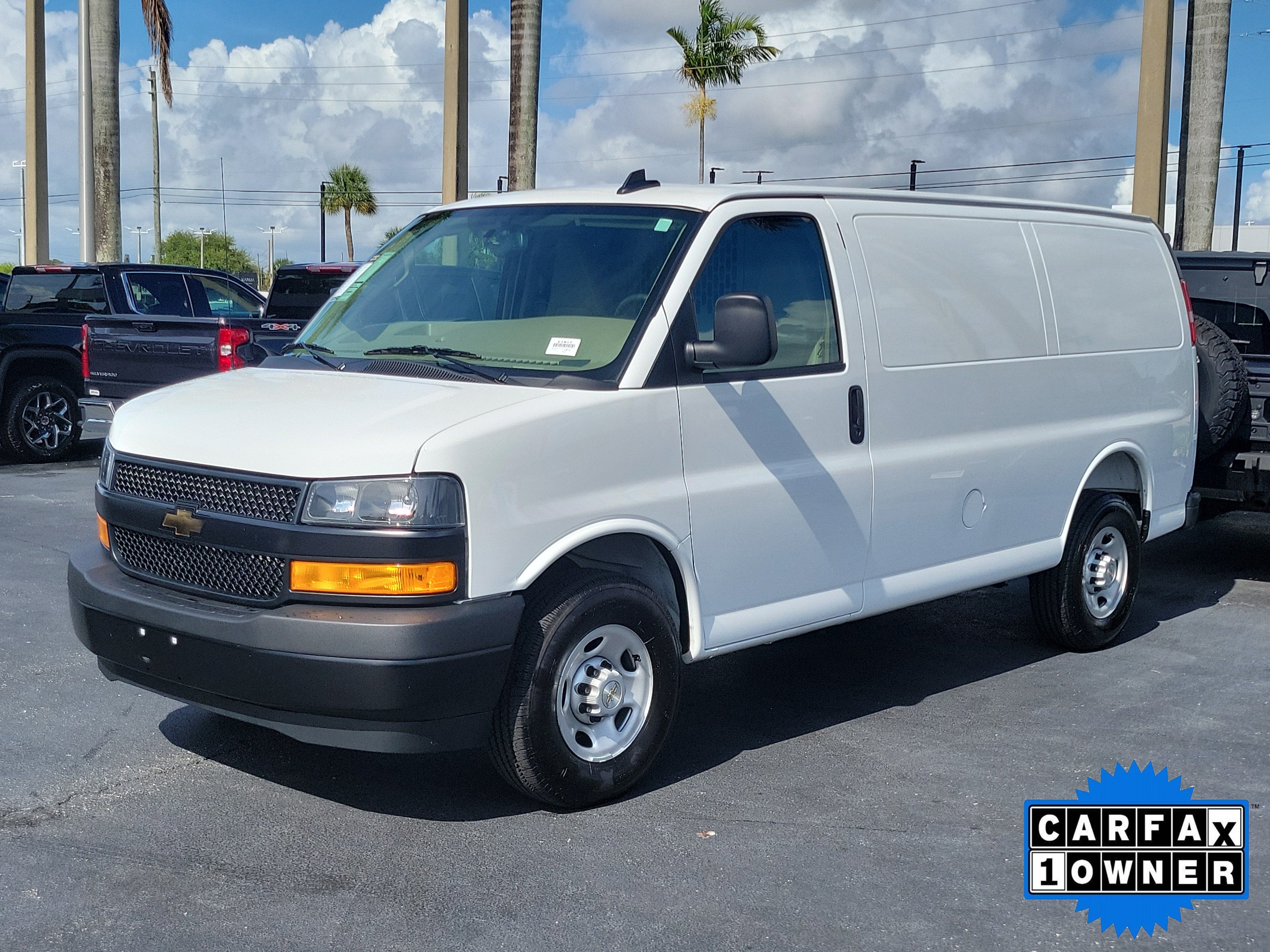 2025 Chevrolet Express Cargo WT