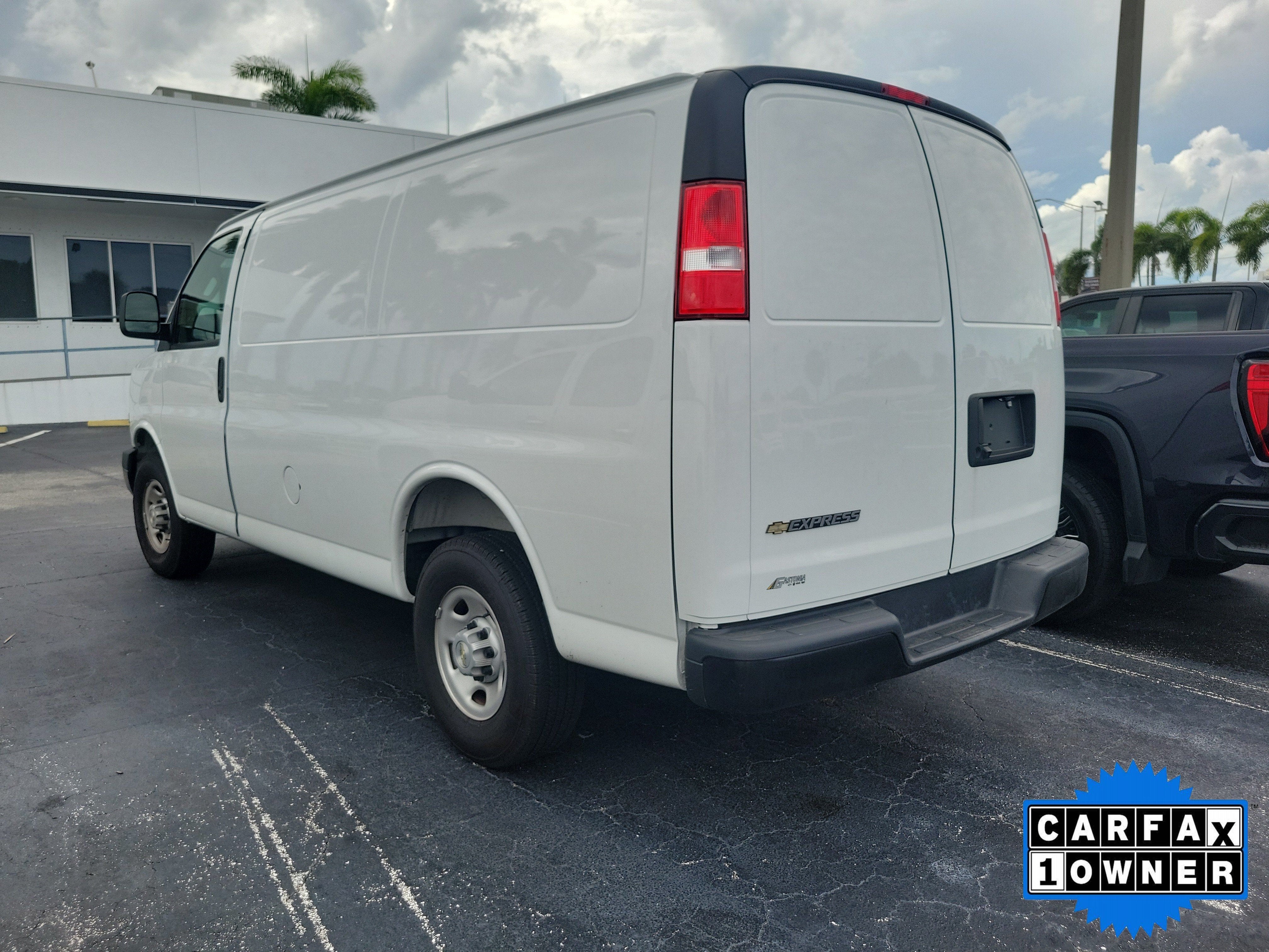 2025 Chevrolet Express Cargo WT