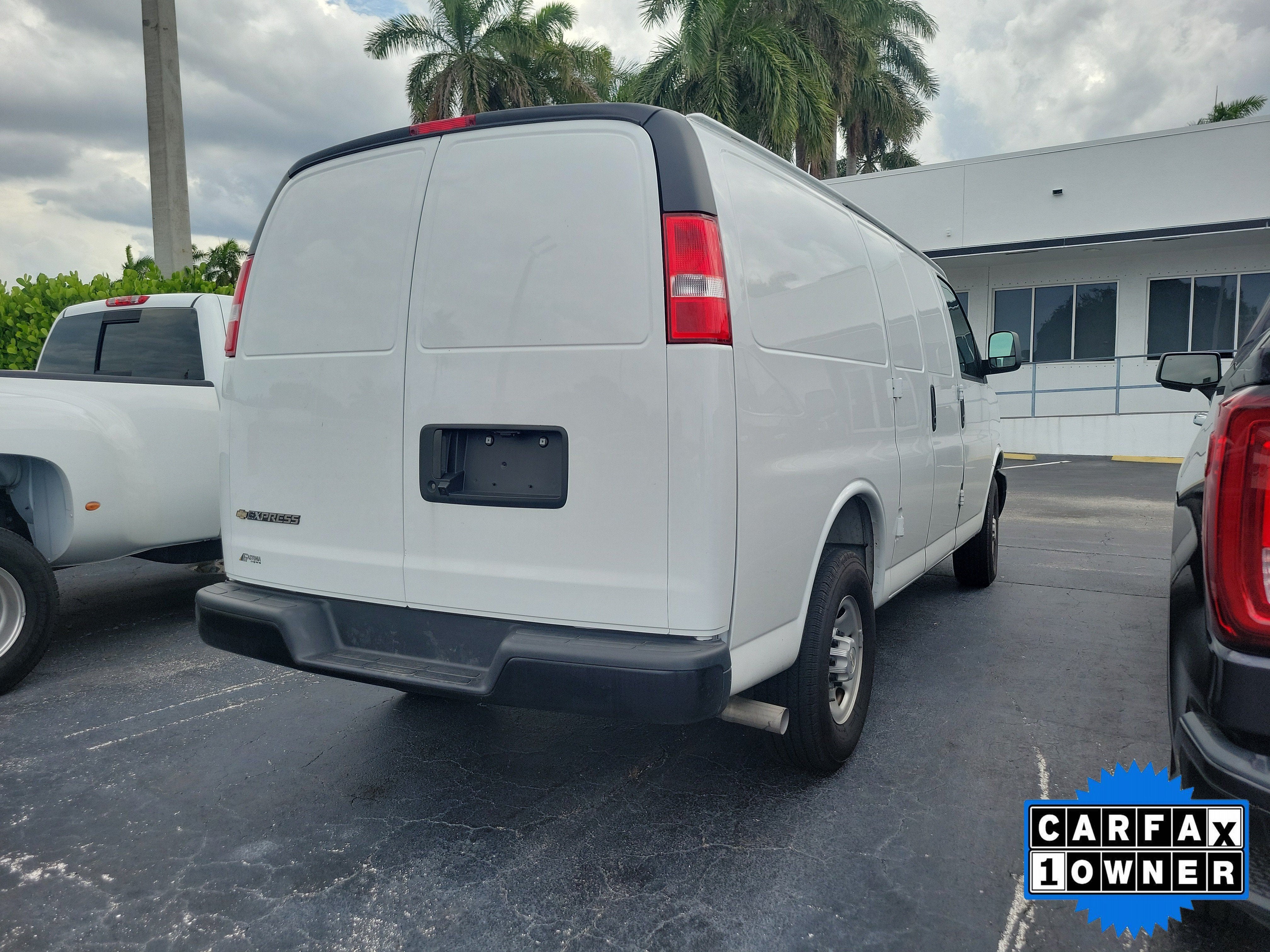 2025 Chevrolet Express Cargo WT