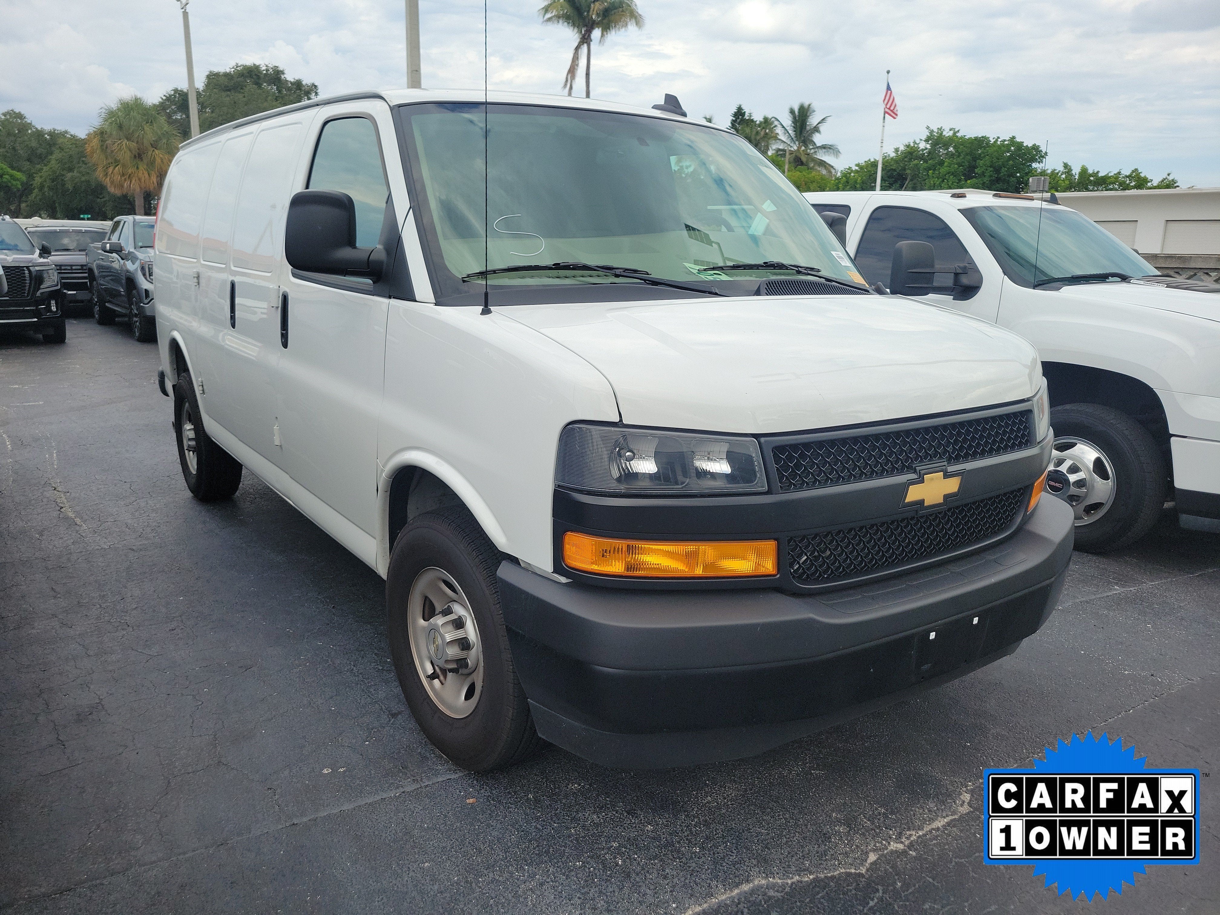 2025 Chevrolet Express Cargo WT