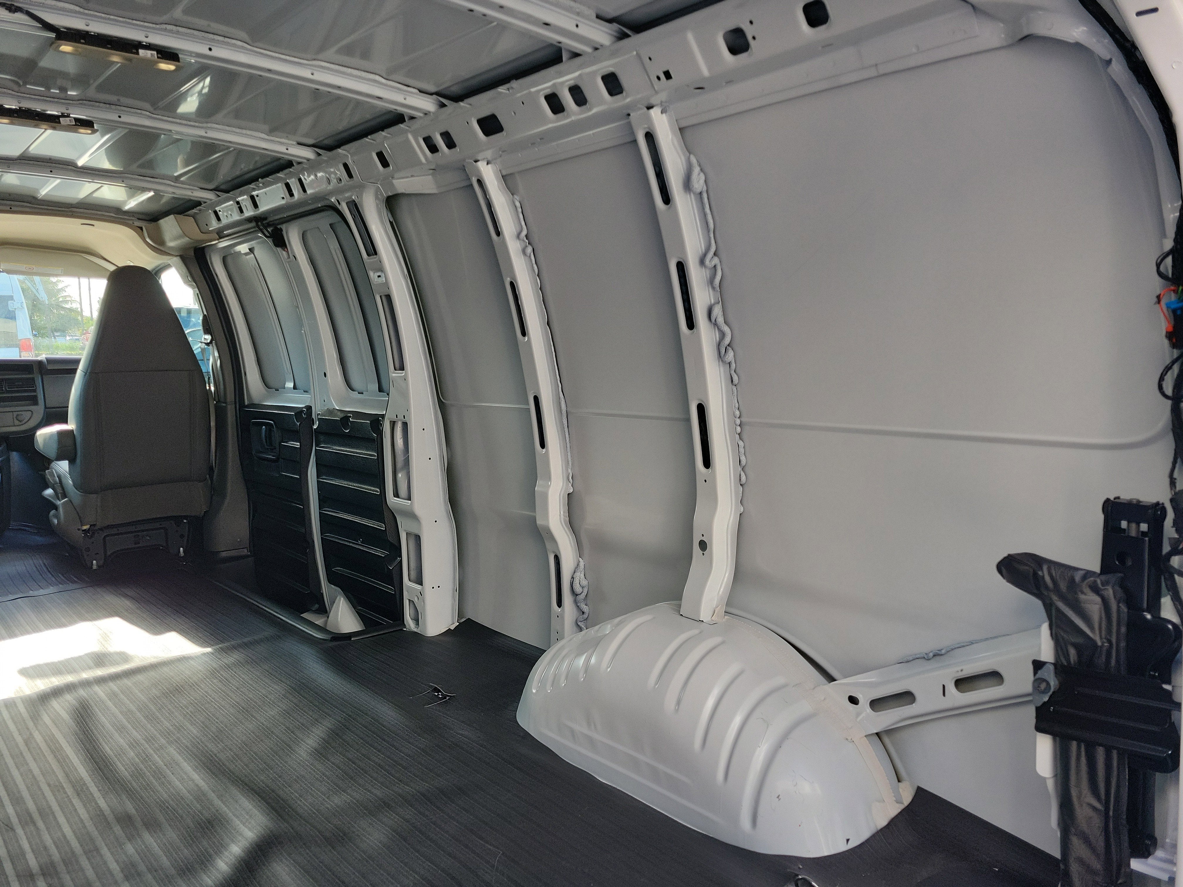 2025 Chevrolet Express Cargo 2500 WT