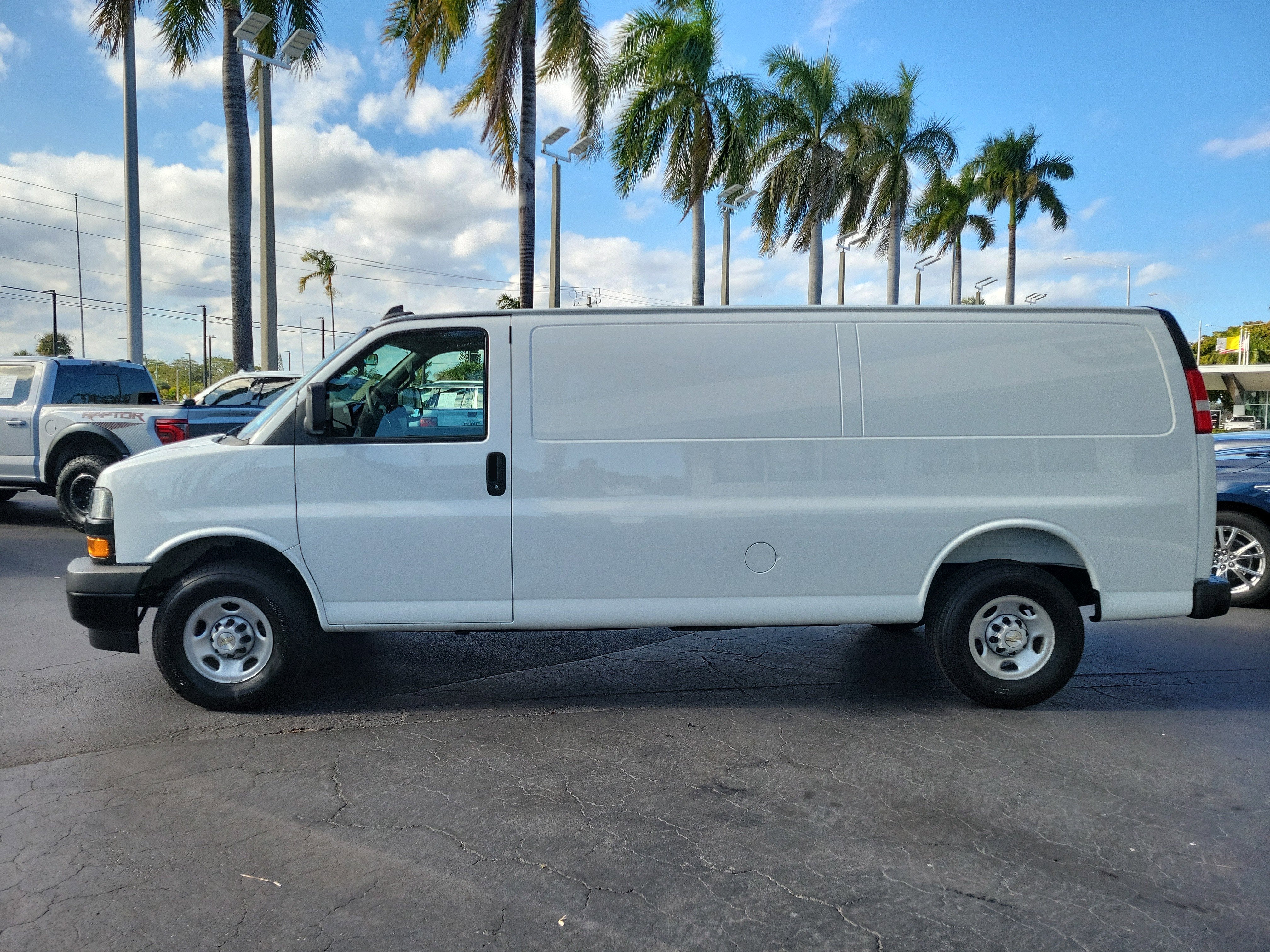 2025 Chevrolet Express Cargo 2500 WT