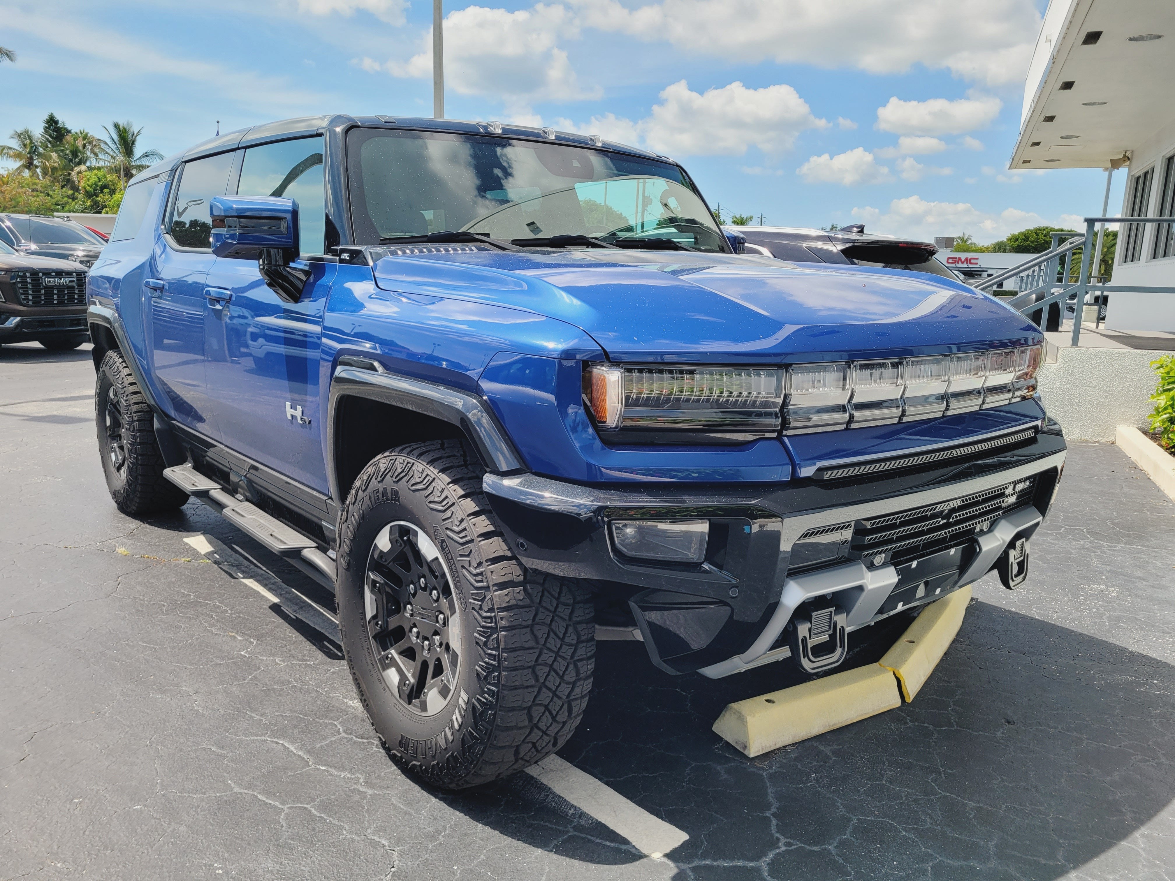 2024 GMC HUMMER EV SUV 2X