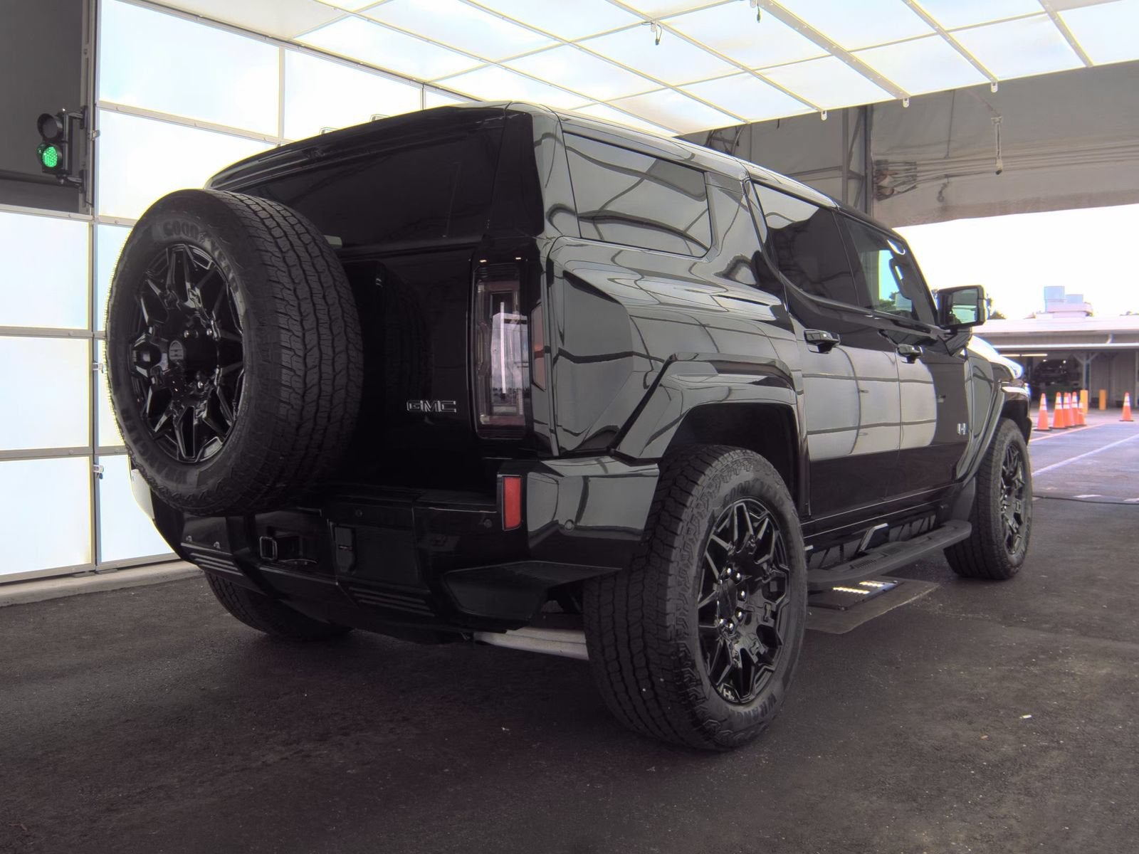 2024 GMC HUMMER EV SUV 2X