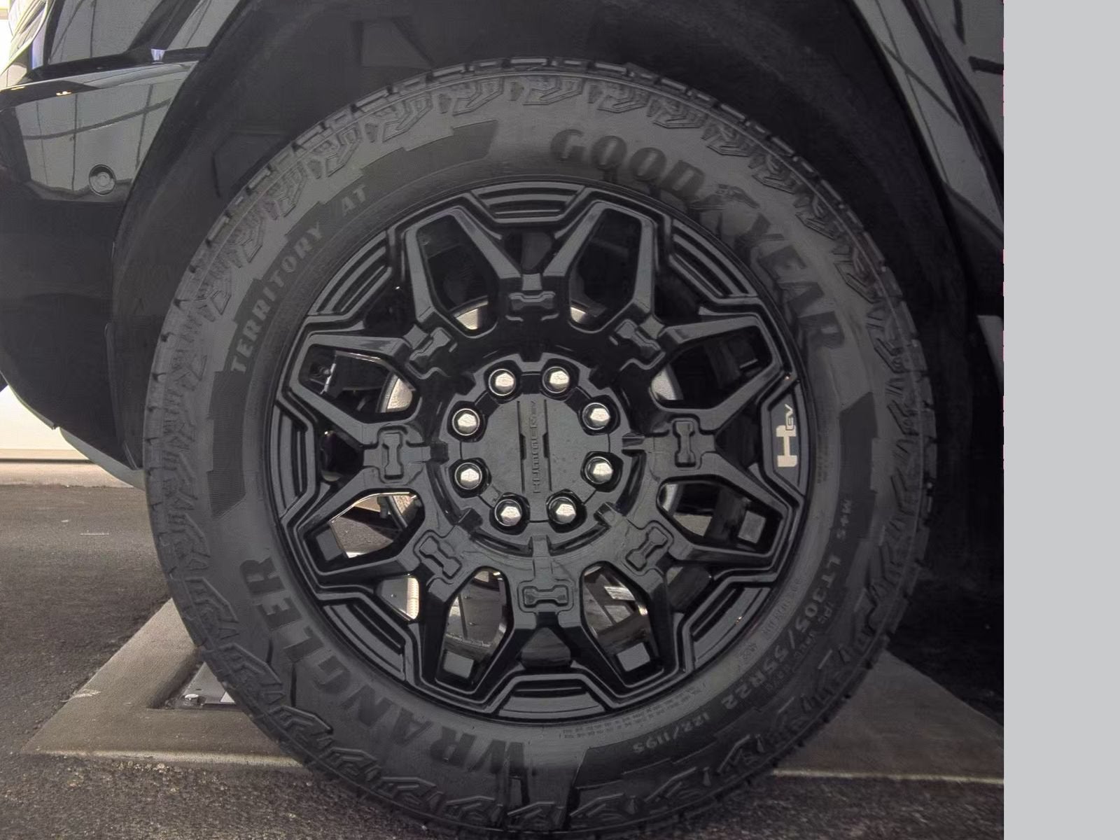 2024 GMC HUMMER EV SUV 2X