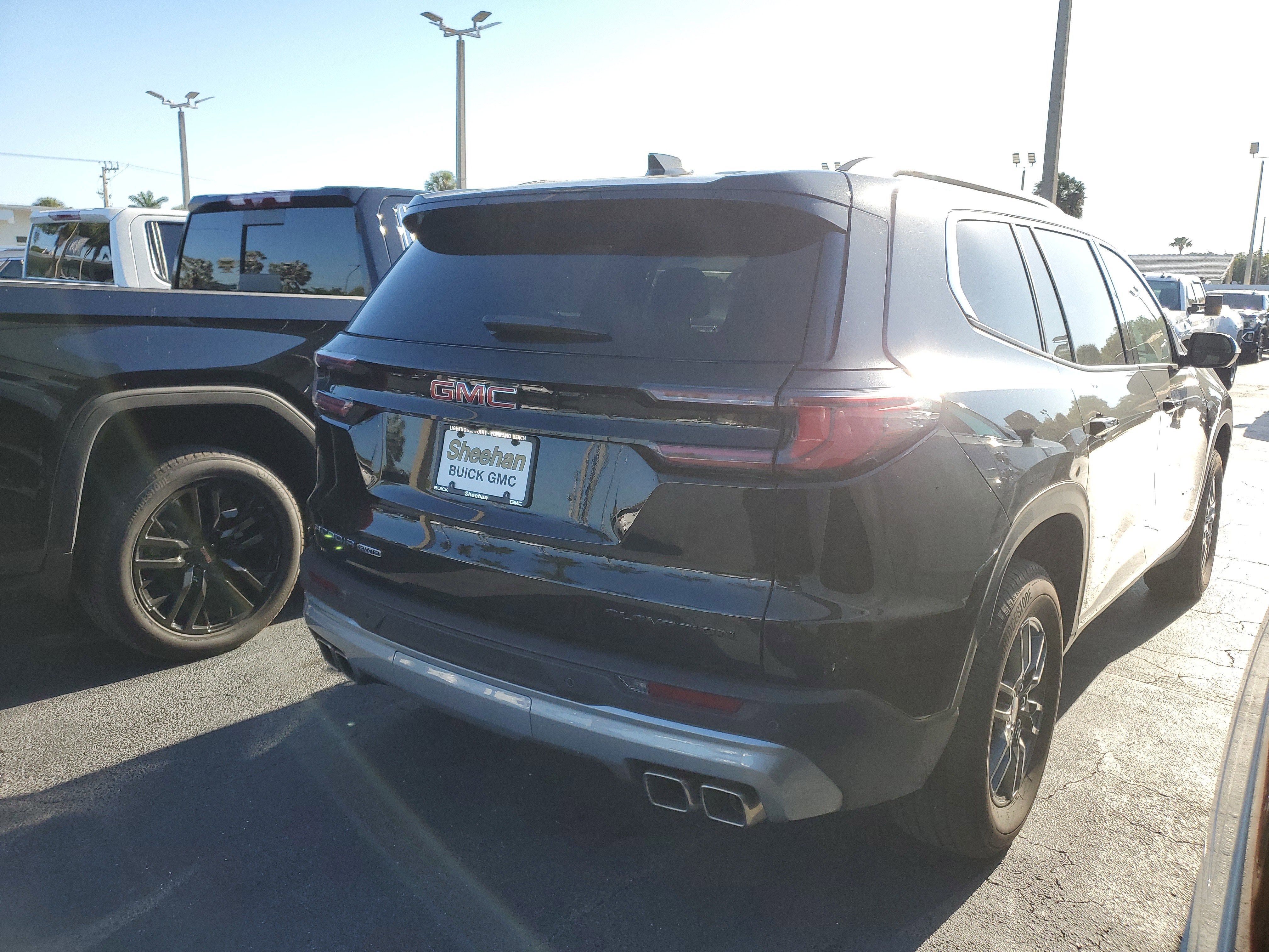2025 GMC Acadia Elevation