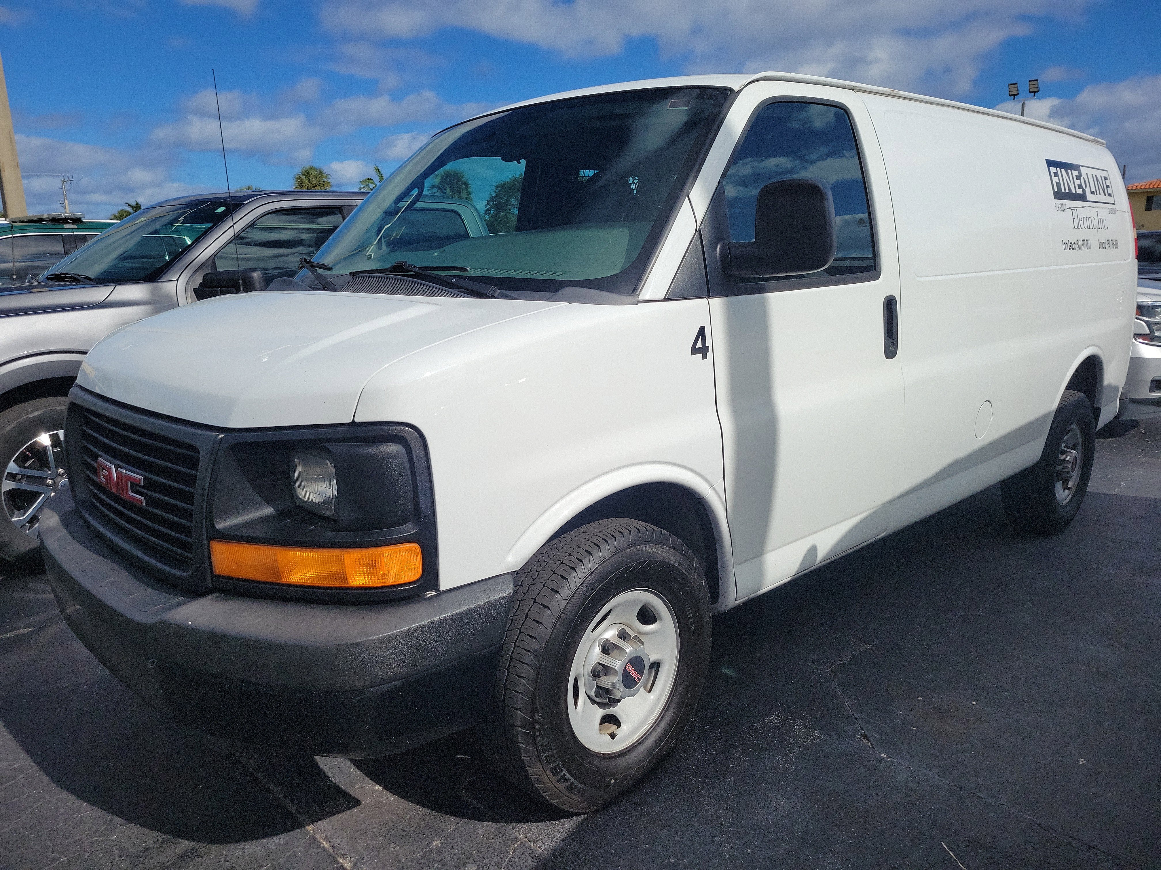 2015 GMC Savana Cargo Work Van's photo