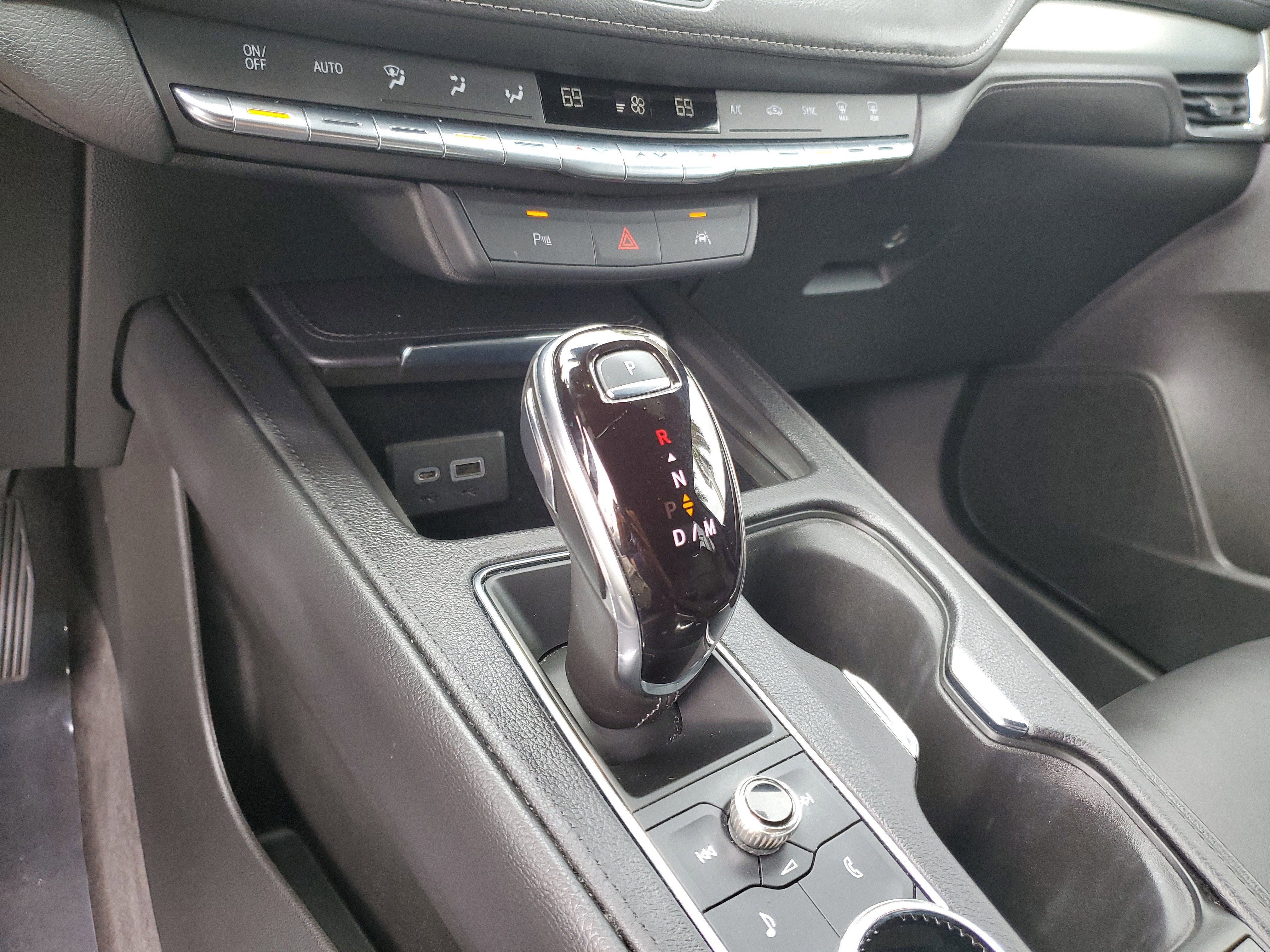 2023 Cadillac XT4 Premium Luxury