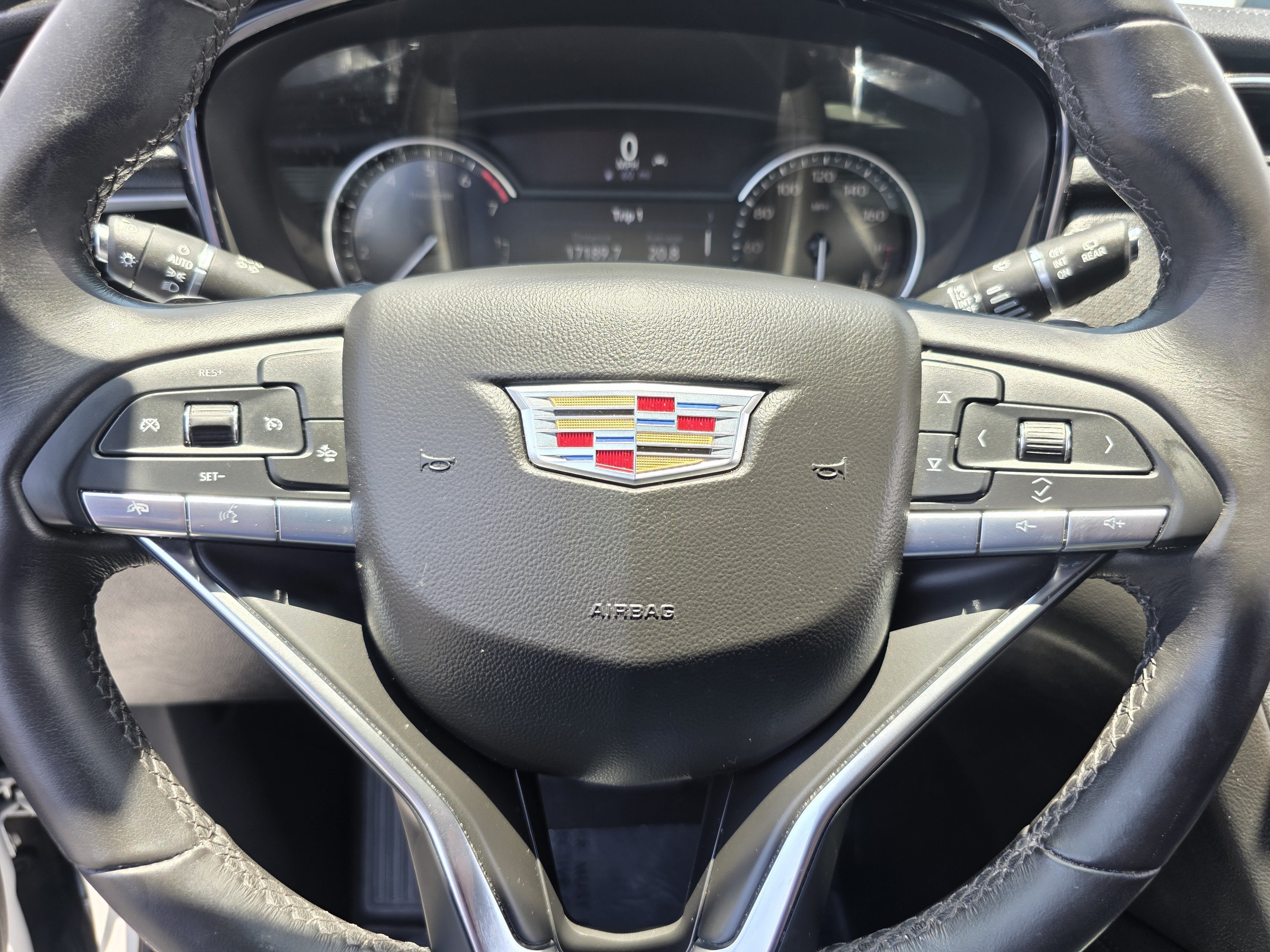 2025 Cadillac XT6 Luxury