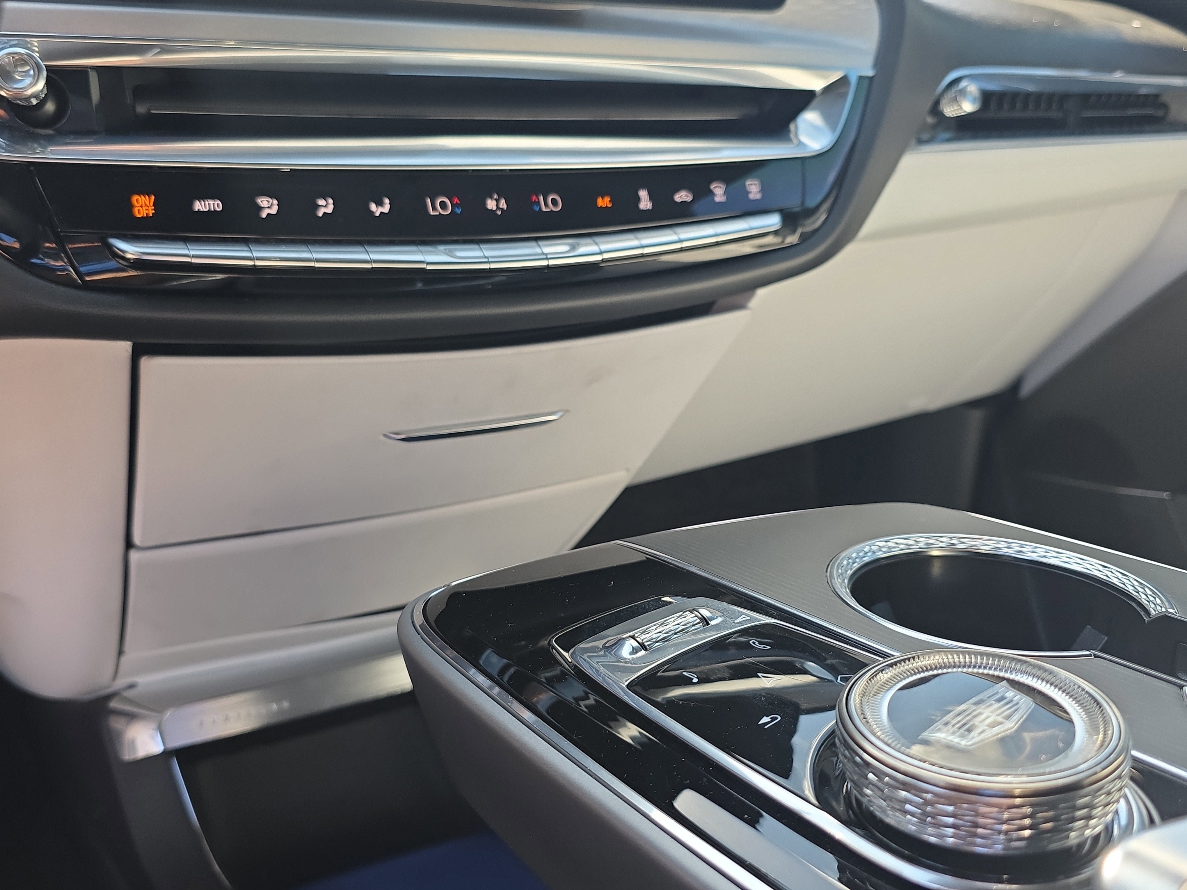 2024 Cadillac LYRIQ Luxury 1