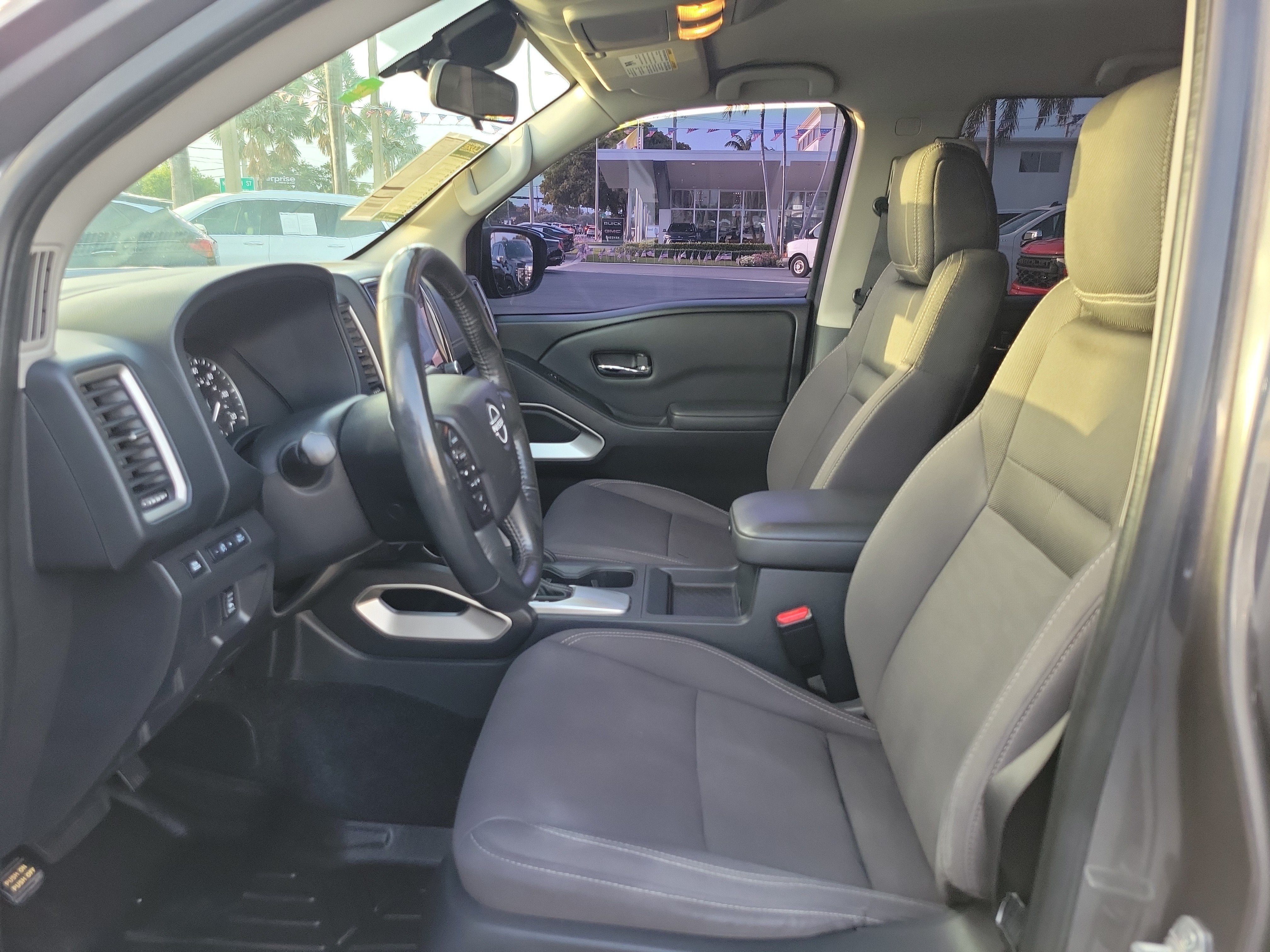 2022 Nissan Frontier Crew Cab SV 4x2