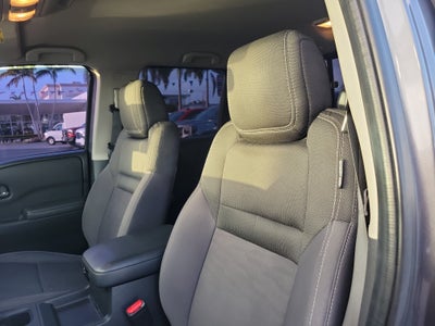 2022 Nissan Frontier Crew Cab SV 4x2