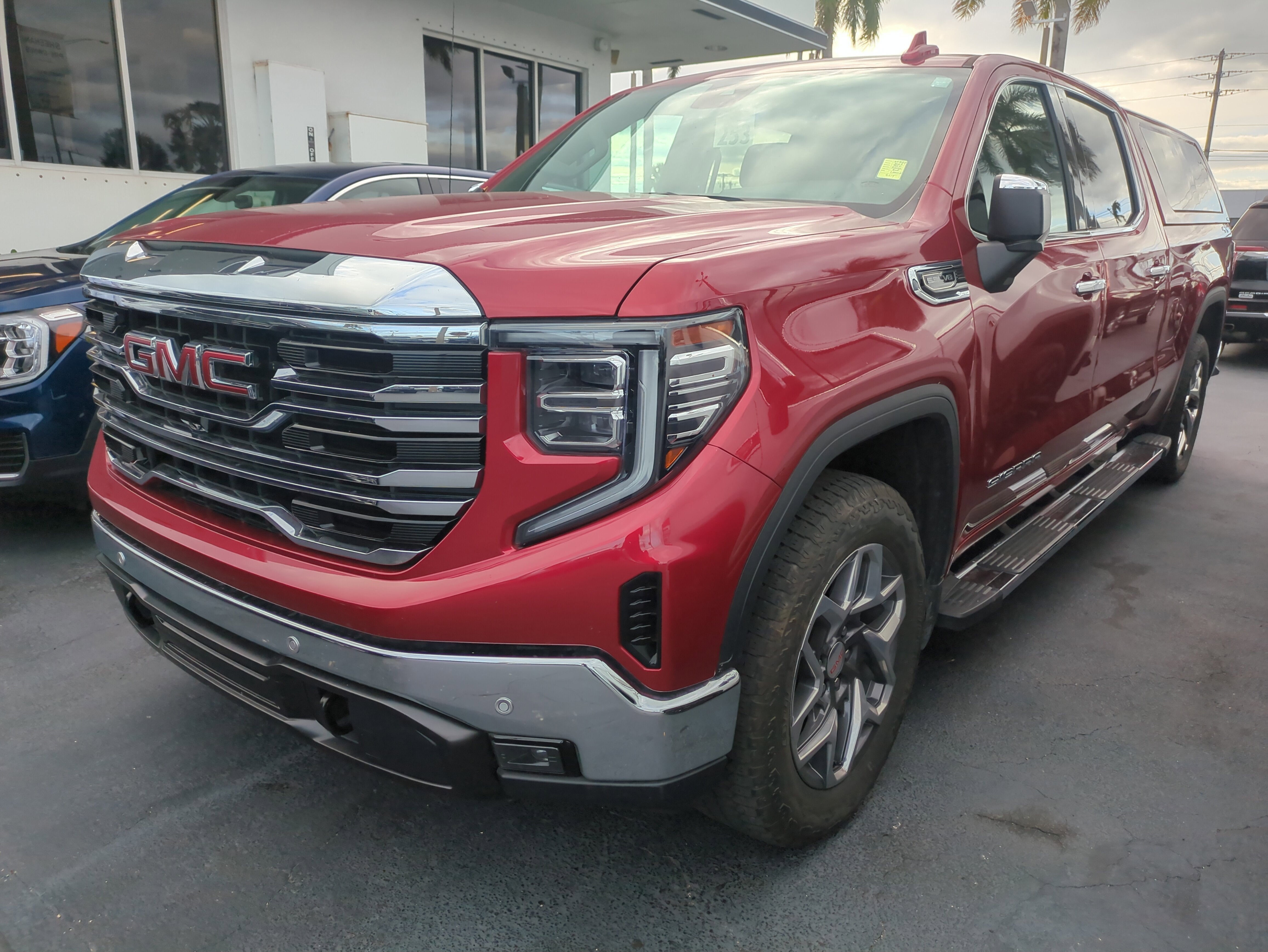 2023 GMC Sierra 1500 SLT's photo
