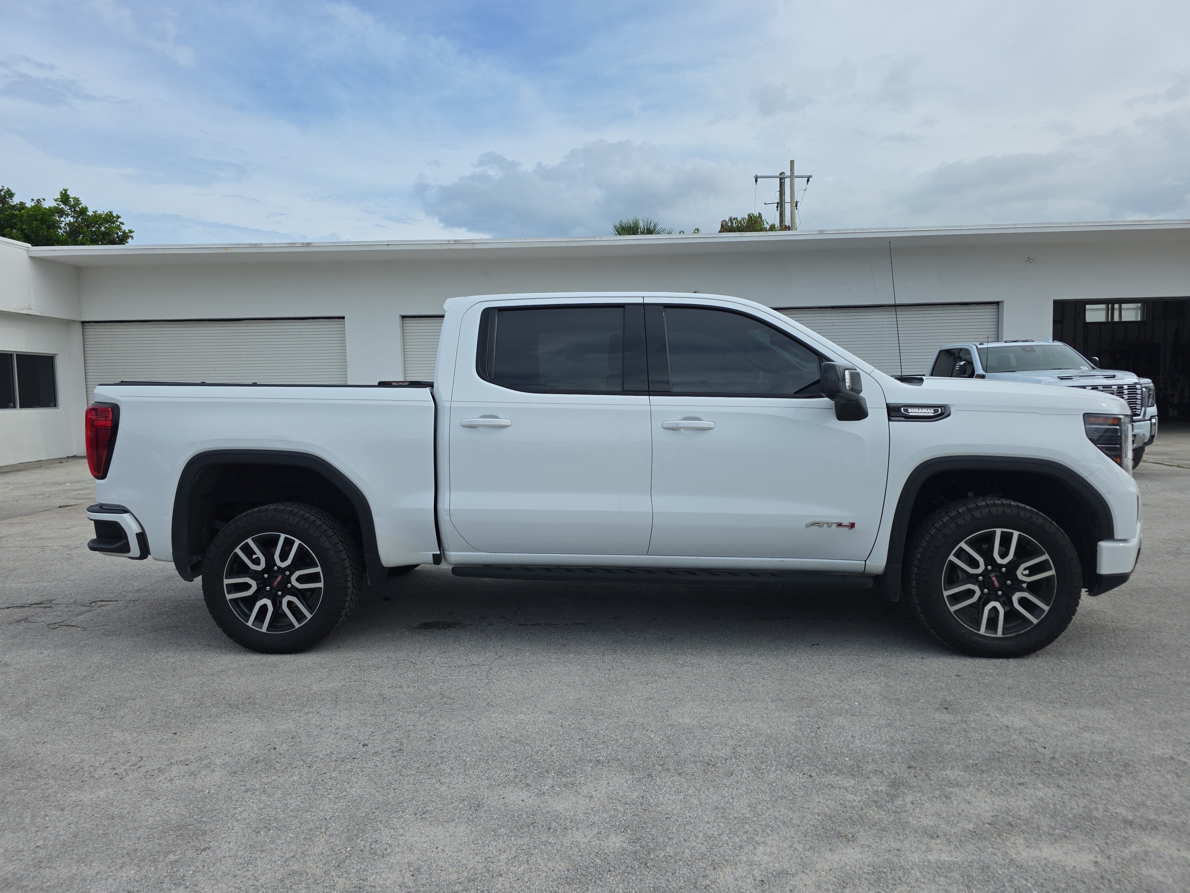 2023 GMC Sierra 1500 AT4