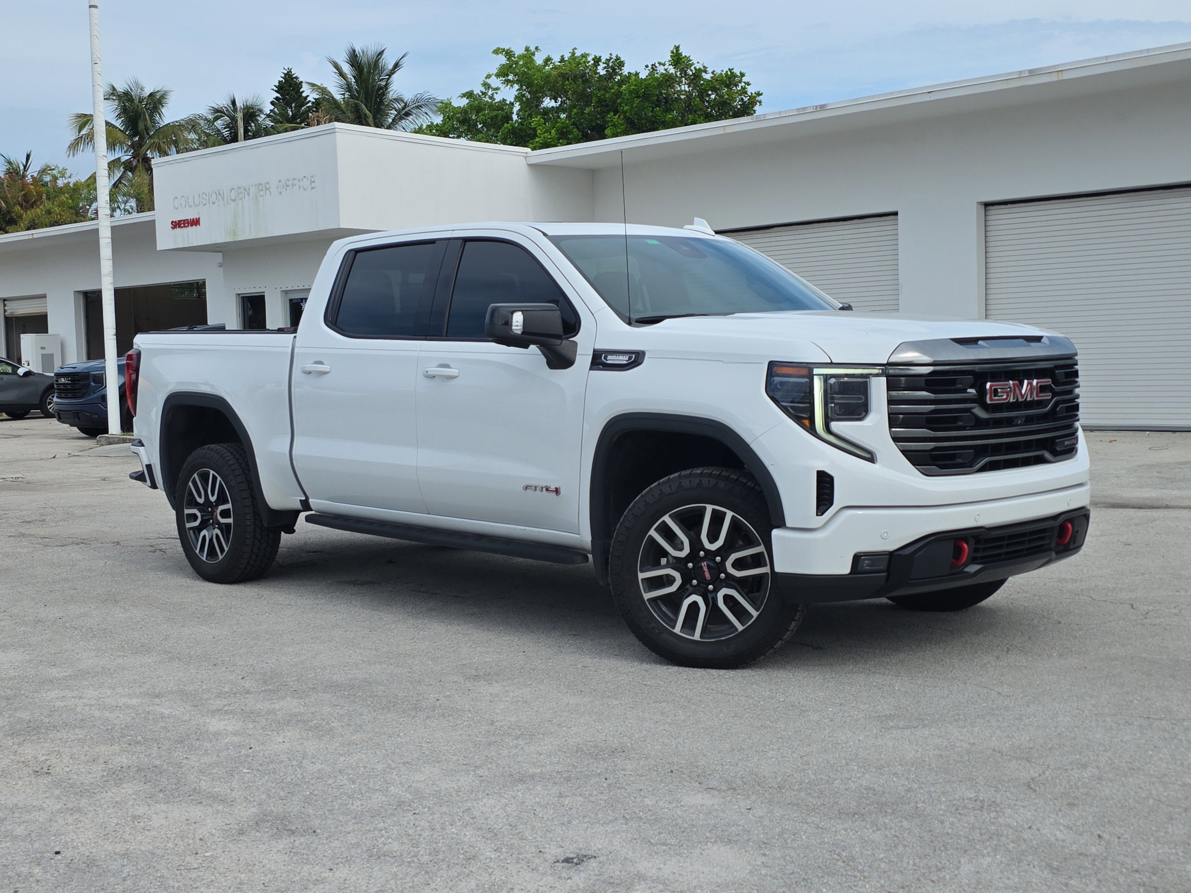 2023 GMC Sierra 1500 AT4
