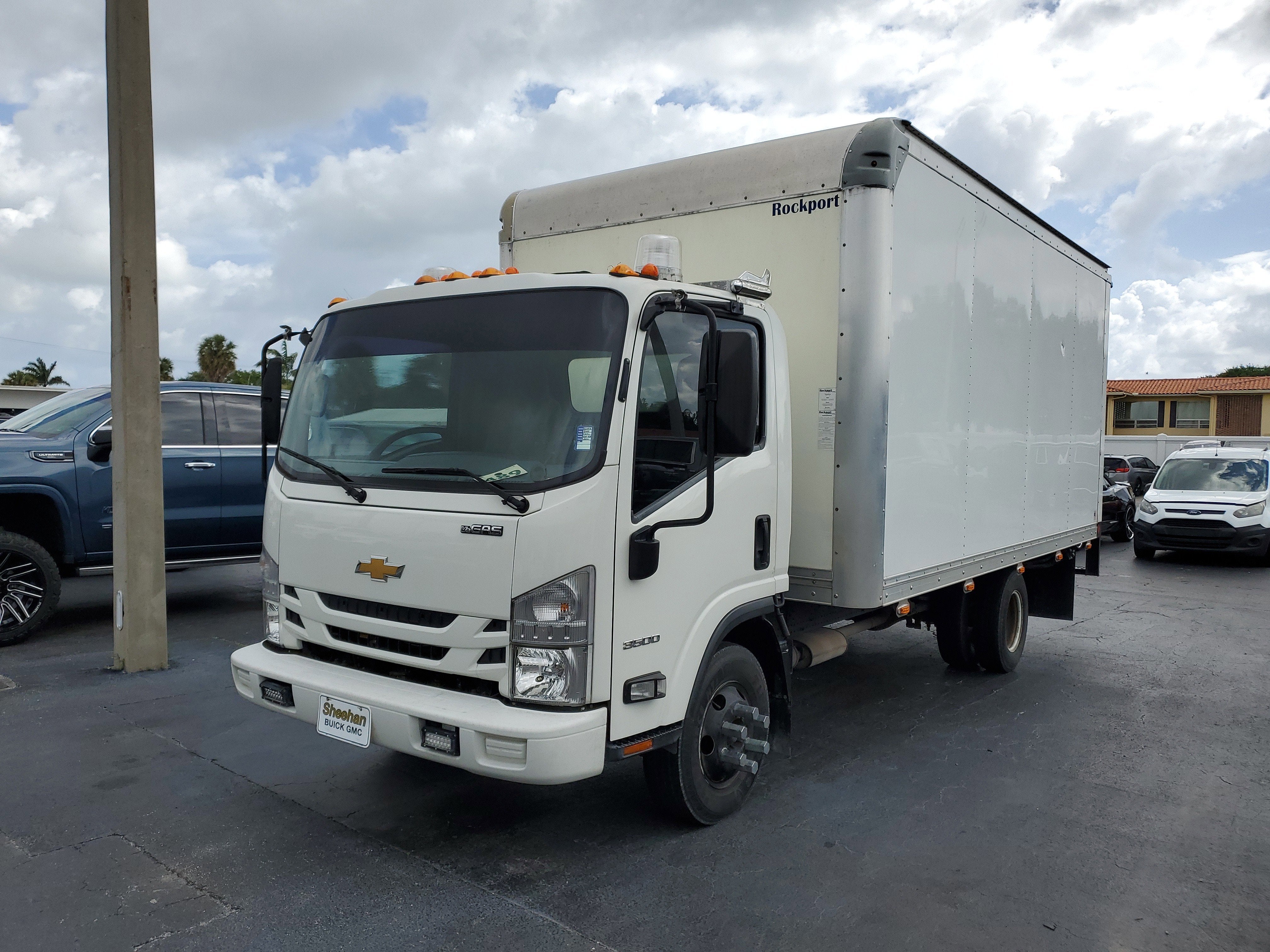 2022 Chevrolet Low Cab Forward 3500 HG Base
