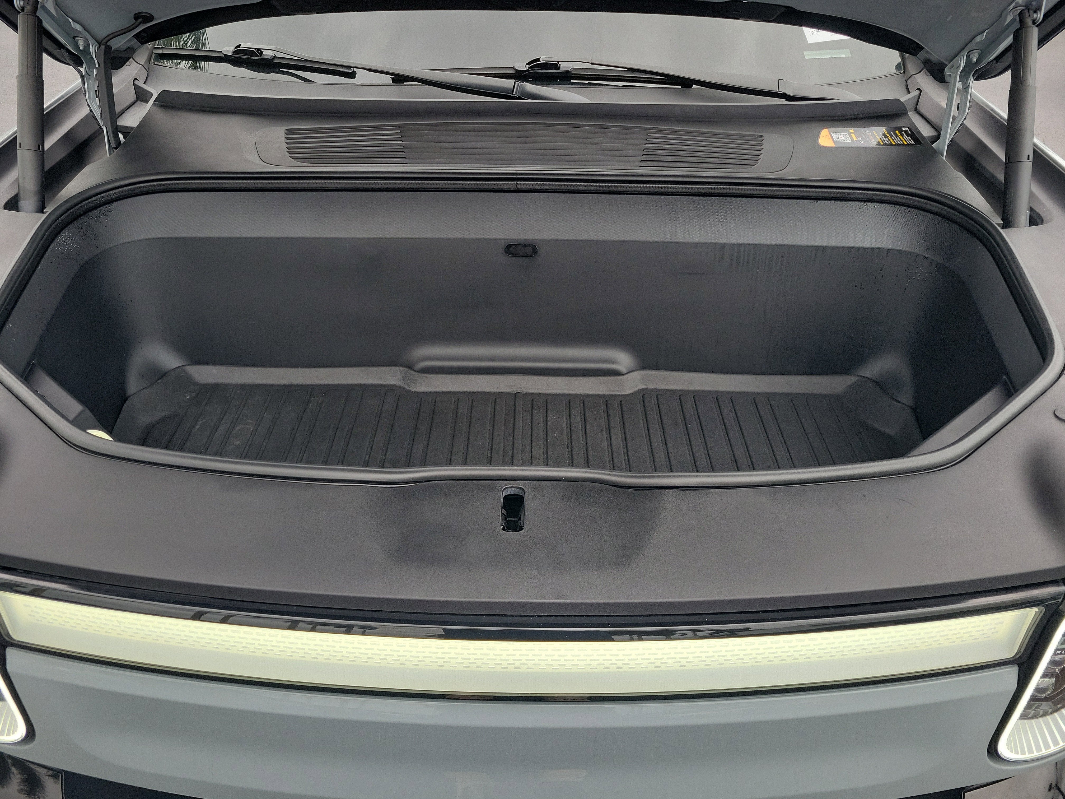 2022 RIVIAN R1T Adventure Package