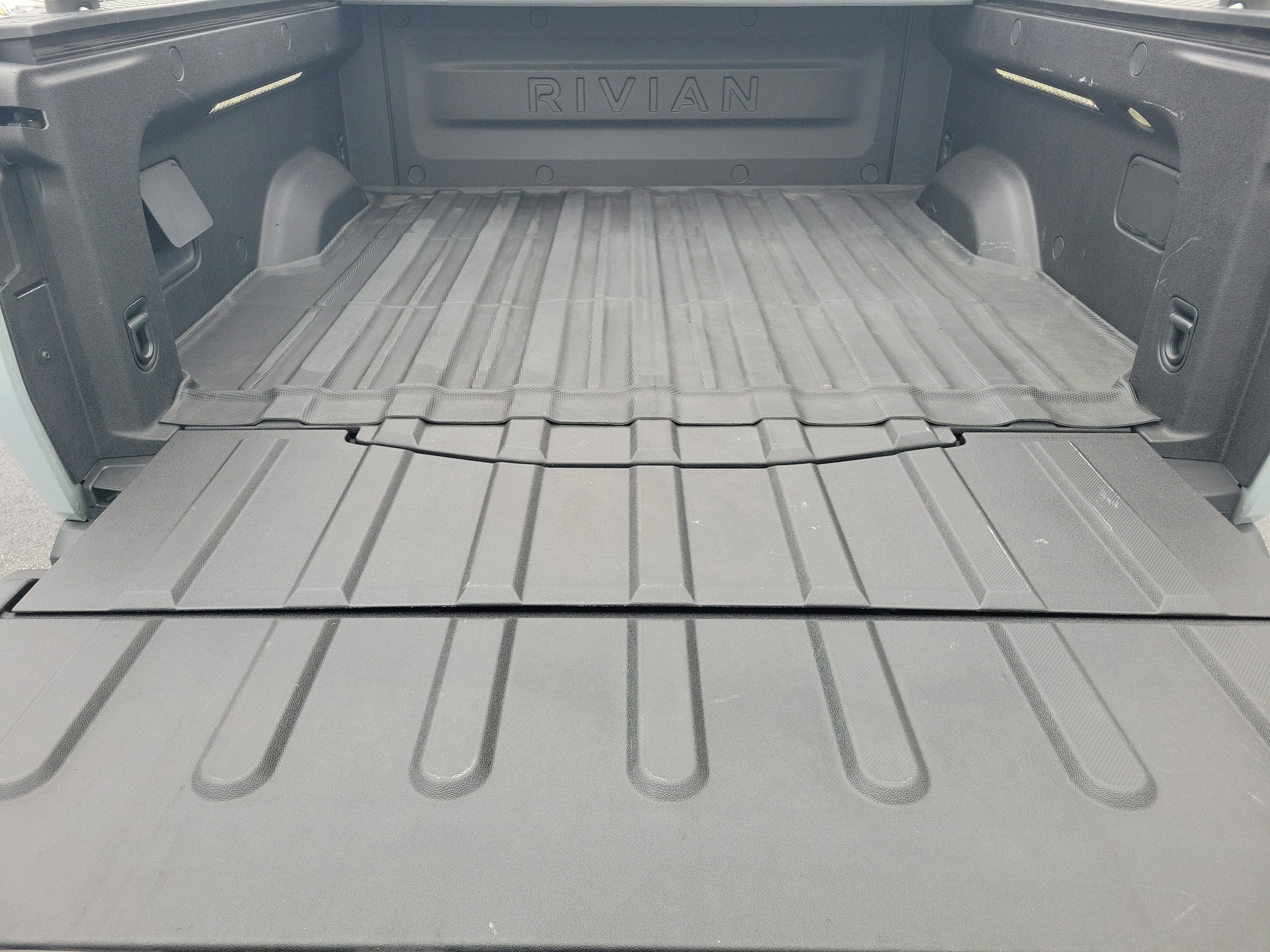 2022 RIVIAN R1T Adventure Package