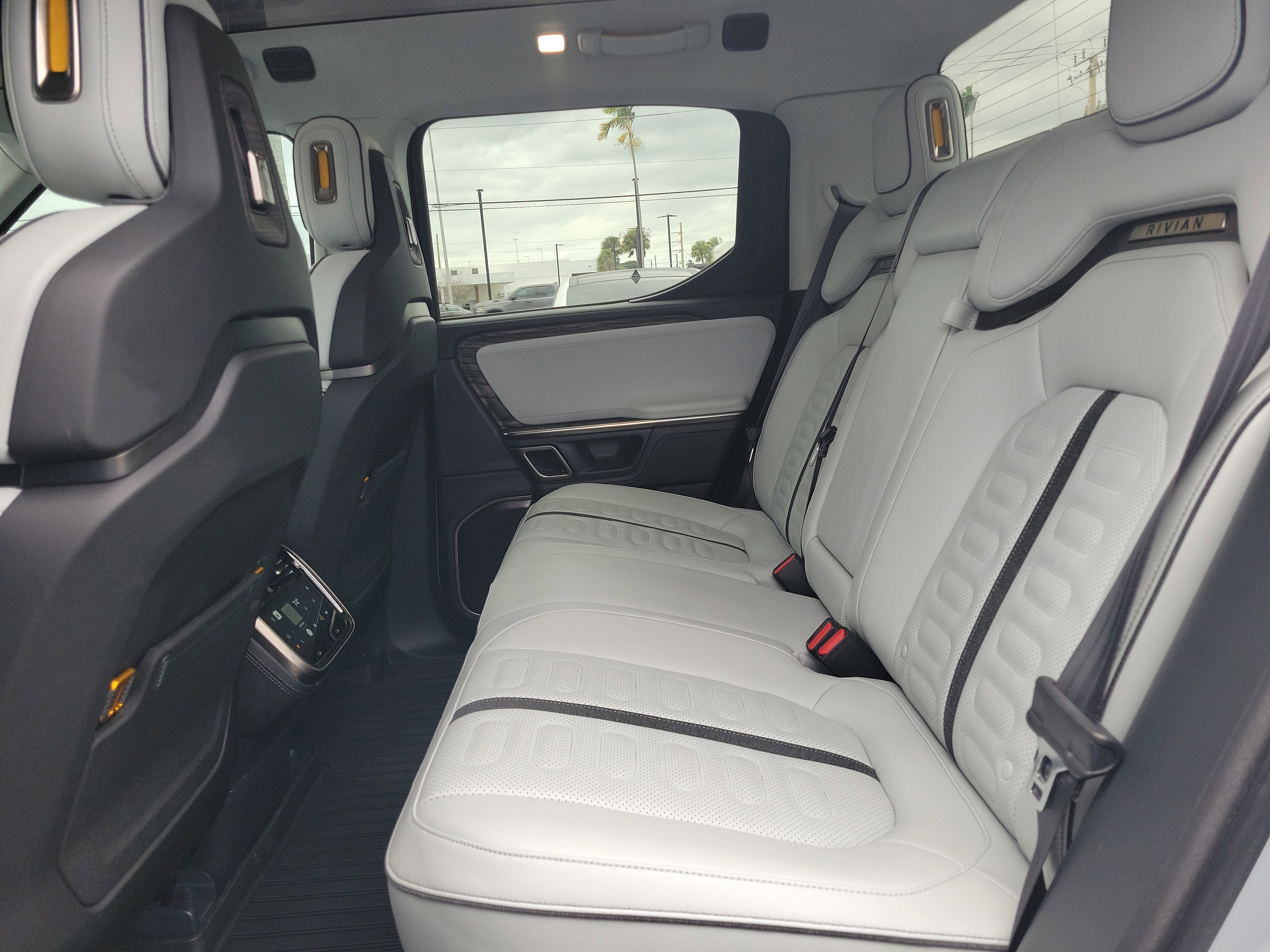 2022 RIVIAN R1T Adventure Package