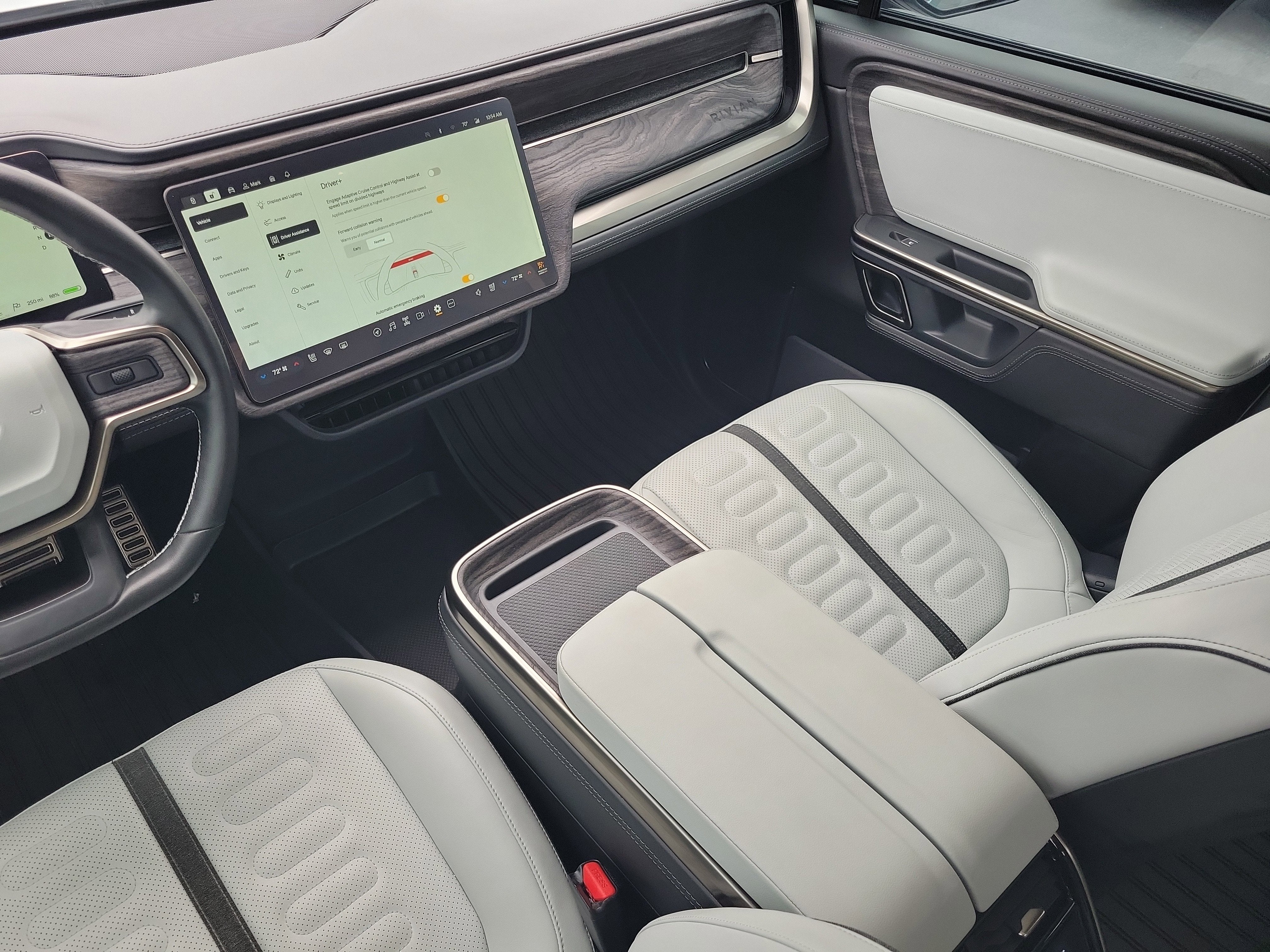 2022 RIVIAN R1T Adventure Package