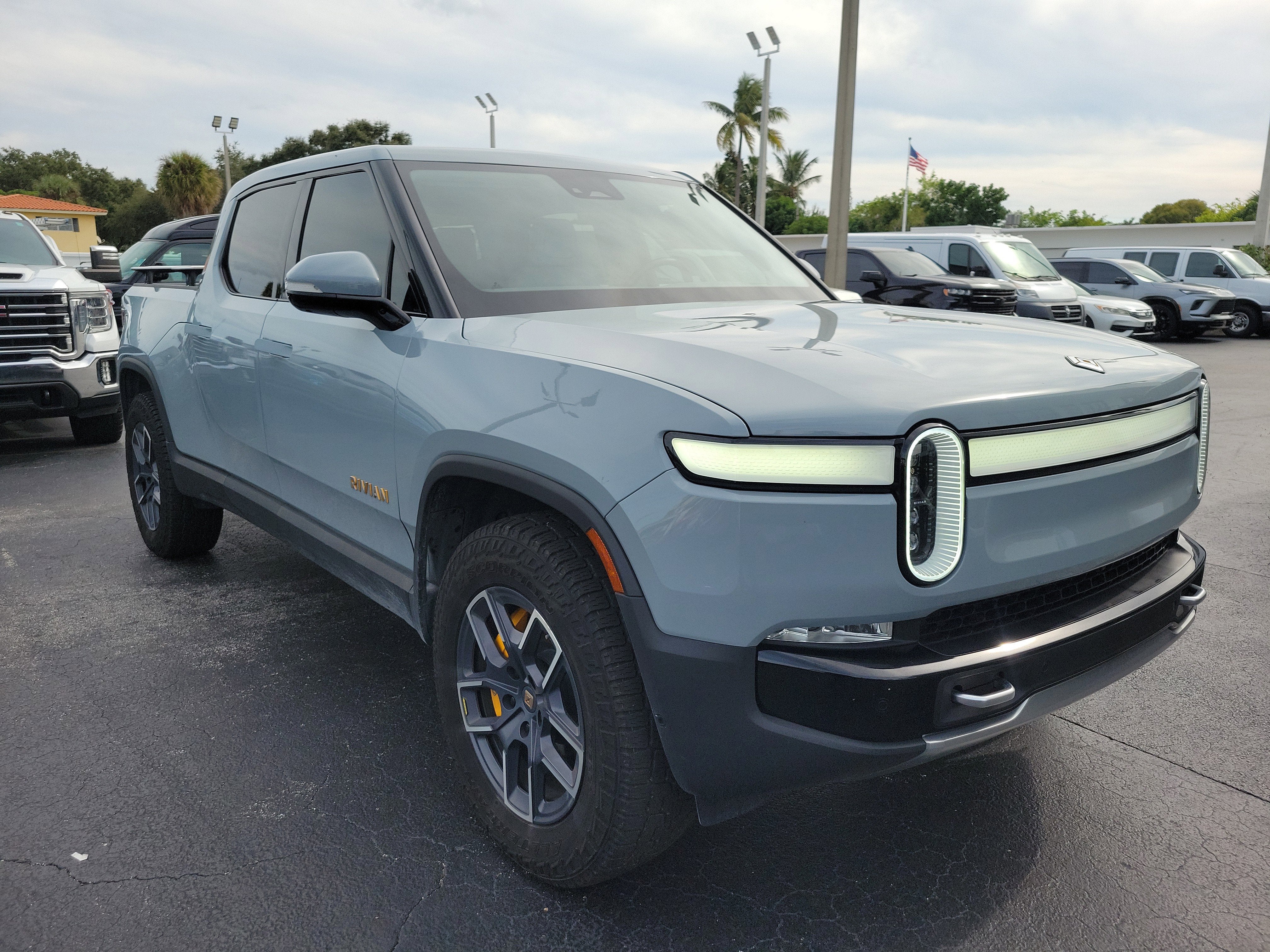 Used 2022 Rivian R1T Adventure with VIN 7FCTGAAAXNN011985 for sale in Lighthouse Point, FL