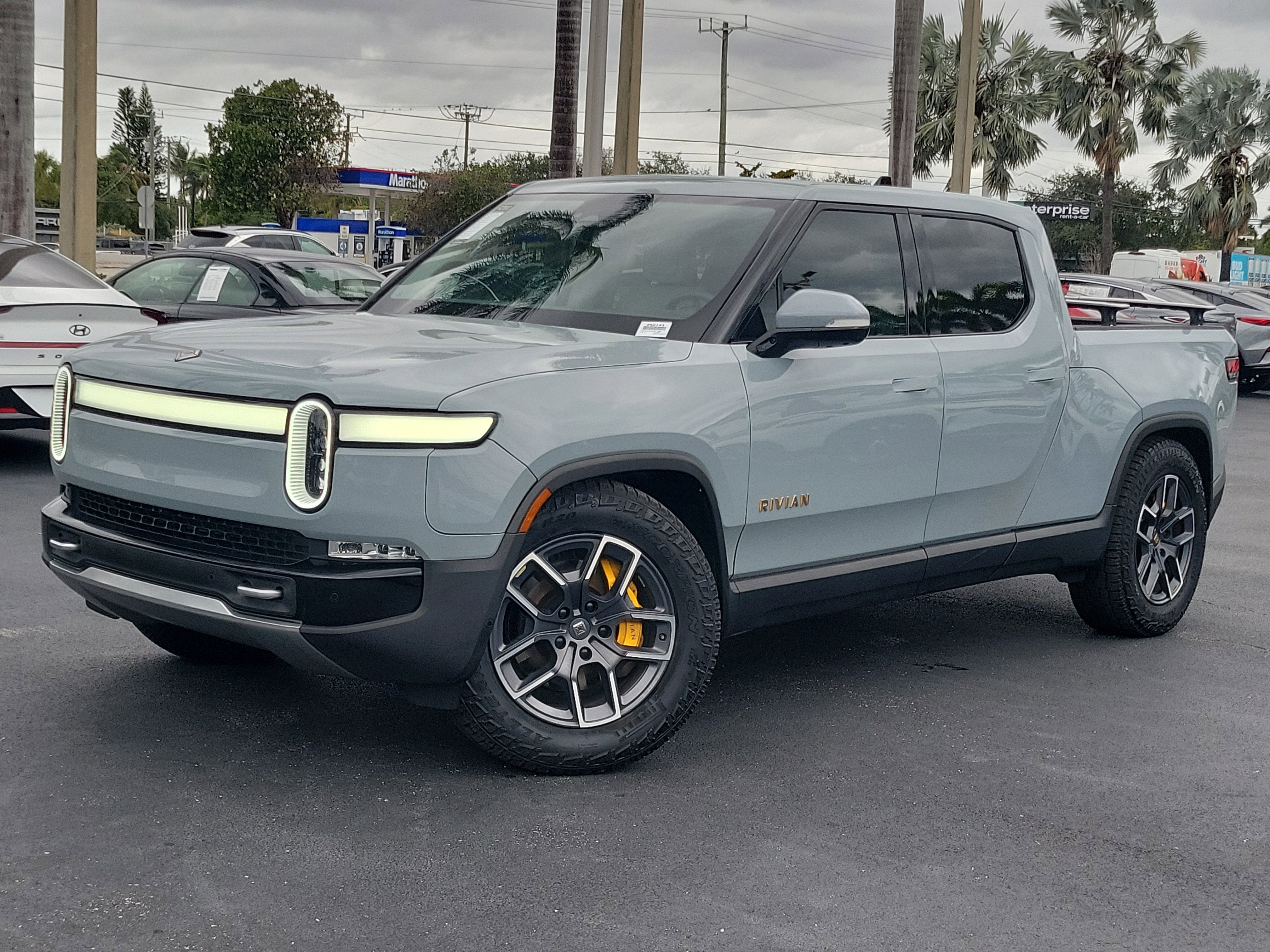 2022 RIVIAN R1T Adventure Package