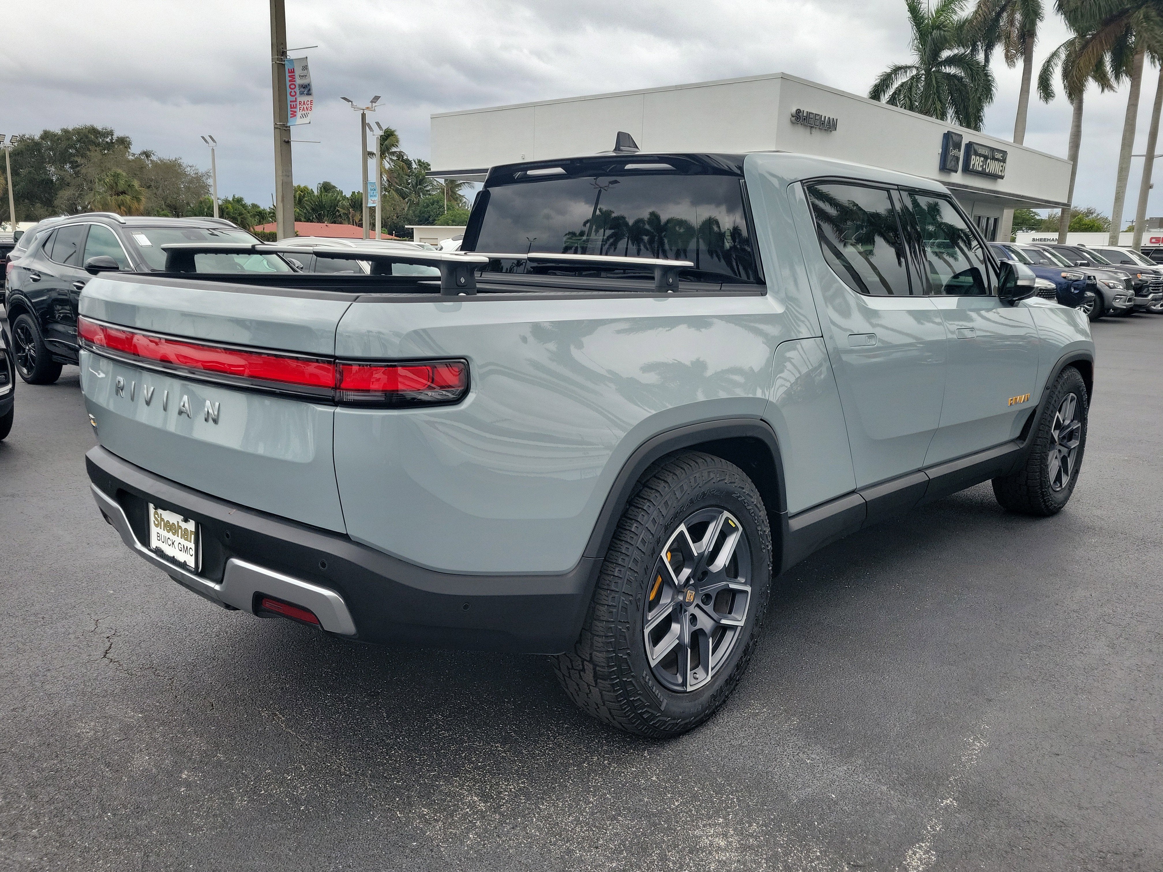 2022 RIVIAN R1T Adventure Package