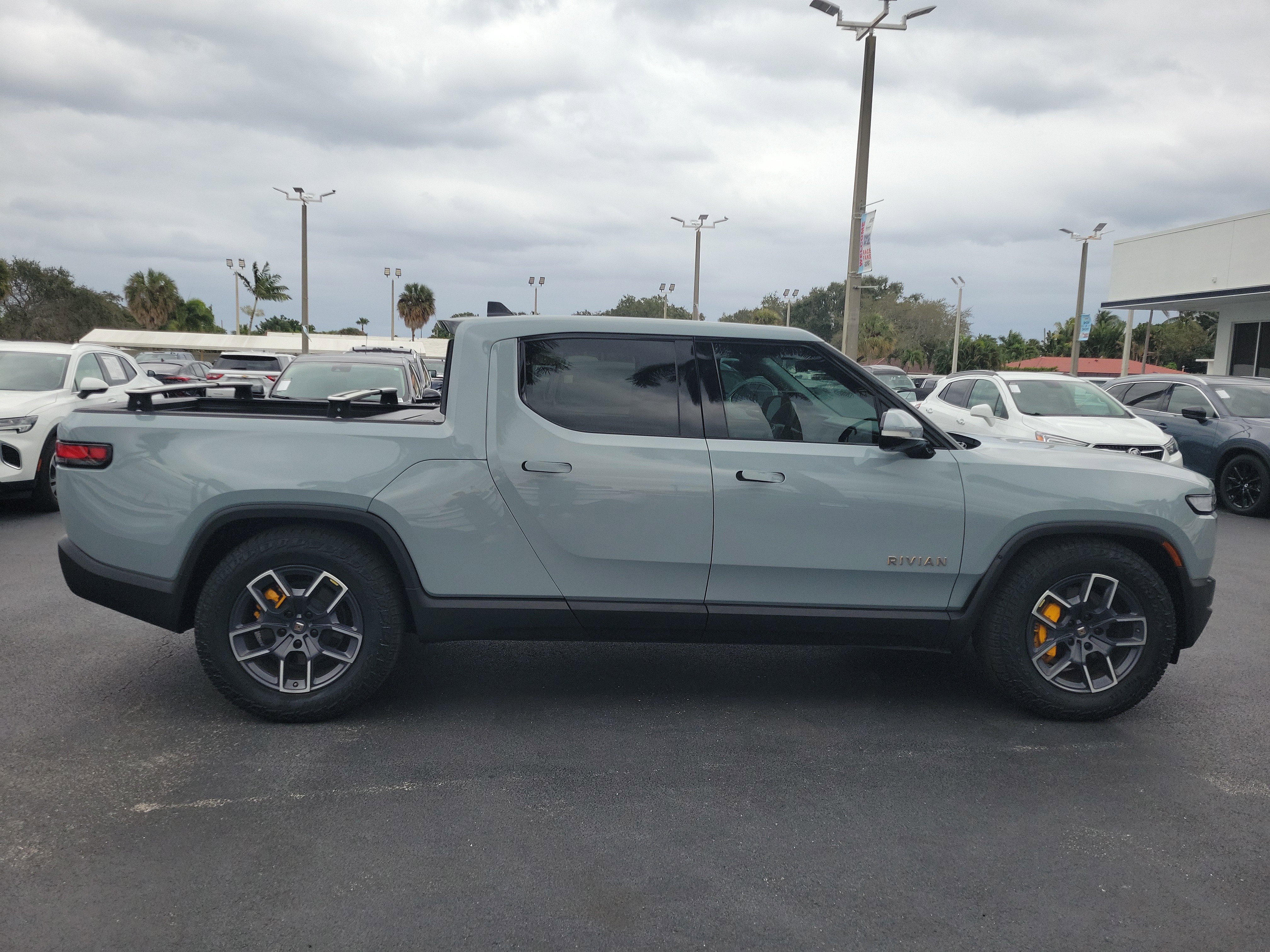 2022 RIVIAN R1T Adventure Package