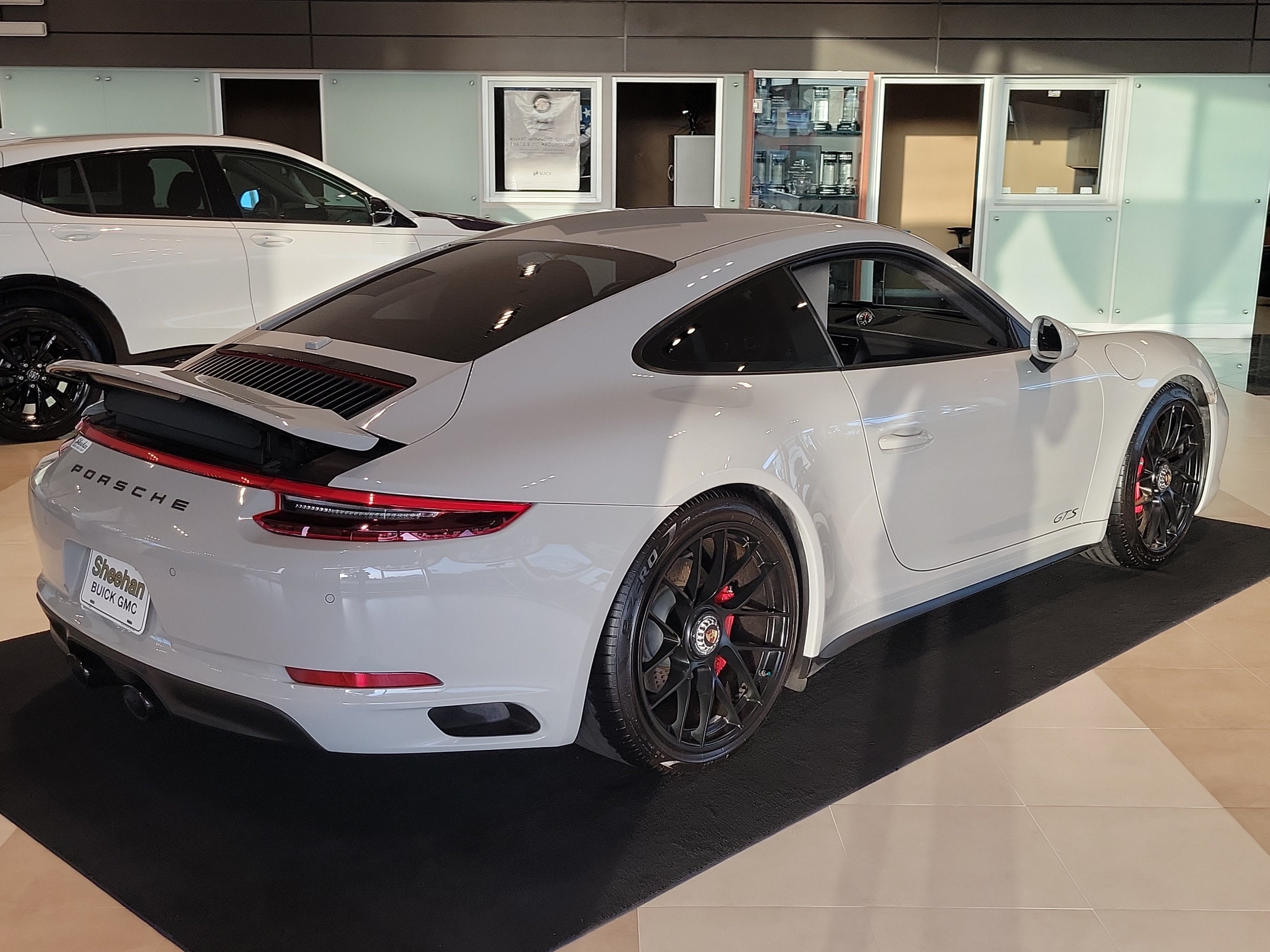 2018 Porsche 911 Carrera 4 GTS
