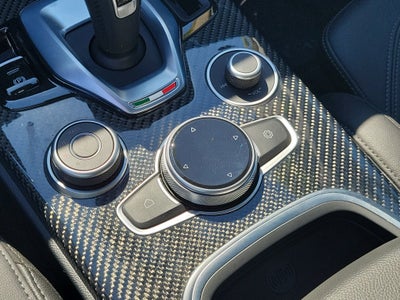 2022 Alfa Romeo Stelvio Quadrifoglio